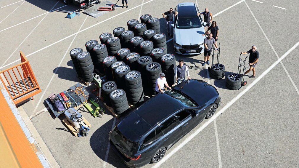 Test AutoBild 2026: perché frenare bene non basta per viaggiare sicuri in estate.